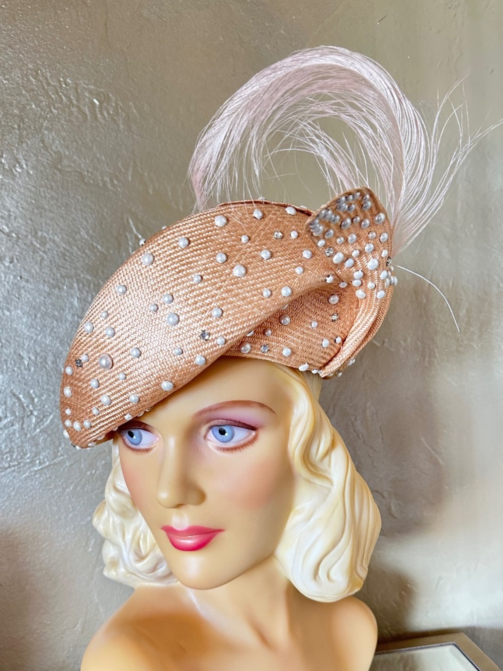 STUNNING JACK MCCONNELL 70s' VINTAGE PEACH STRAW HAT + PEARLS/RHINESTONE/FEATHER